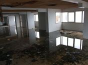 População denuncia risco de desabamento de hotel abandonado