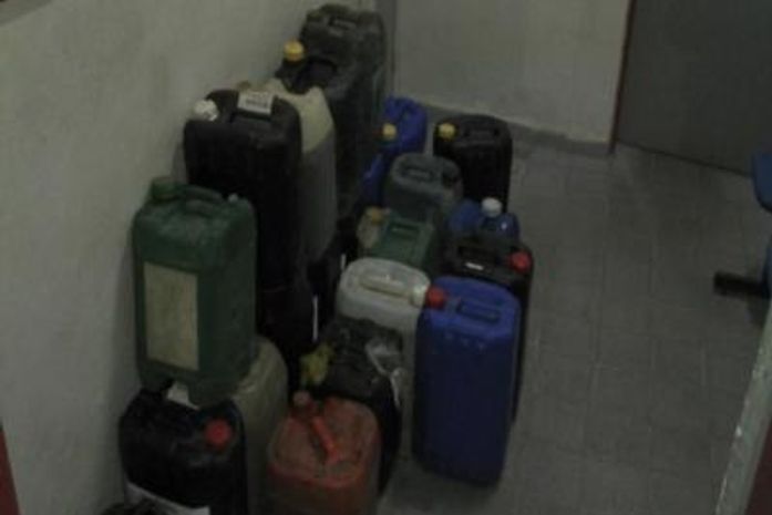 Ao todo foram apreendidos 22 galões de 20 litros