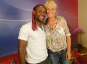 Xuxa recebe visita de Vagner Love para gravação de programa