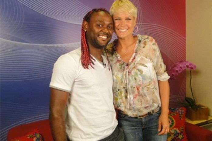 Xuxa recebe visita de Vagner Love para gravação de programa