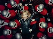 Madonna no clipe de 'Give me all your luvin'
