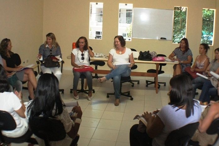 Projeto de Capacitação para Profissionais de Atendimento à Mulher Vítima de Violência é apresentado ao CREAS em encontro em Maragogi