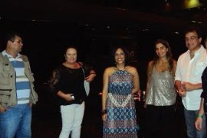 Robson(camisa escura) ao lado de Galbinha e o grupo de amigos em São Paulo