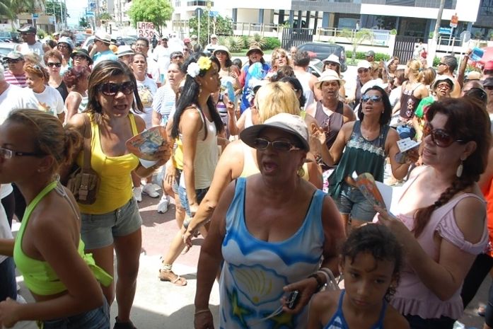 Com muita festa, “Munguzá do Pinto” dá início ao carnaval 2012