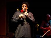 O cantor Wando durante show no bar Brahma, em São Paulo, em 2010