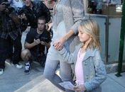 Após separação, Heidi Klum é clicada usando aliança de casamento com Seal