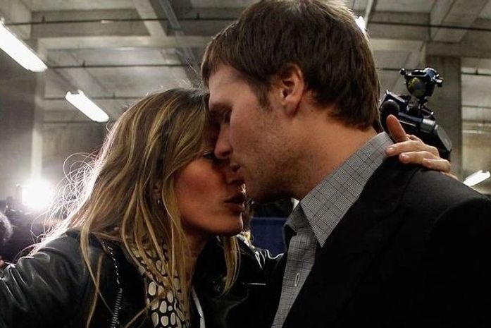 Gisele Bundchen consola Tom Brady após derrota no Super Bowl