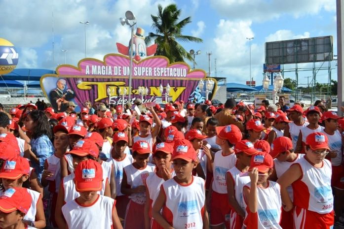 Festa e circo marcam encerramento do Projeto Golfinho
