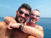Twitter: namorado de George Michael posta foto do casal em alto-mar