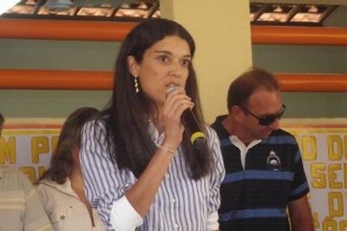 Diretora do Colégio Ideuva Maria