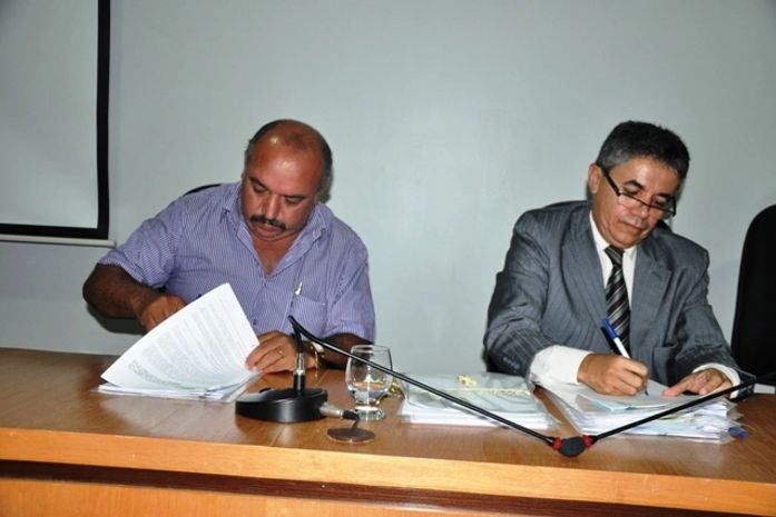 Prefeito Atevaldo Cabral assina convênios entre a prefeitura e a Caixa Econômica