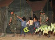 PMs grevistas usam crianças e adolescentes como escudo