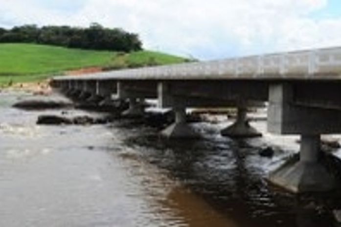 Ponte foi reconstruída