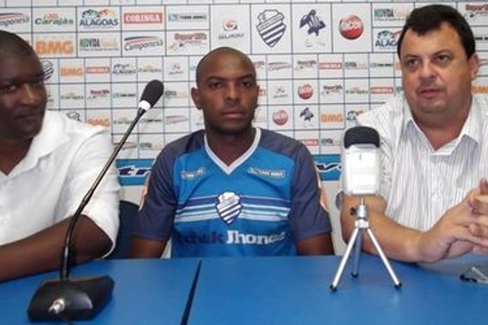 Cheio de vontade, novo reforço do CSA é apresentado no Mutange