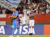 Fred marca o gol da vitória sobre o Arsenal.