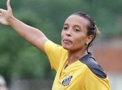 Jogadora presa por tentativa de furto foi expulsa do Santos por uso de drogas