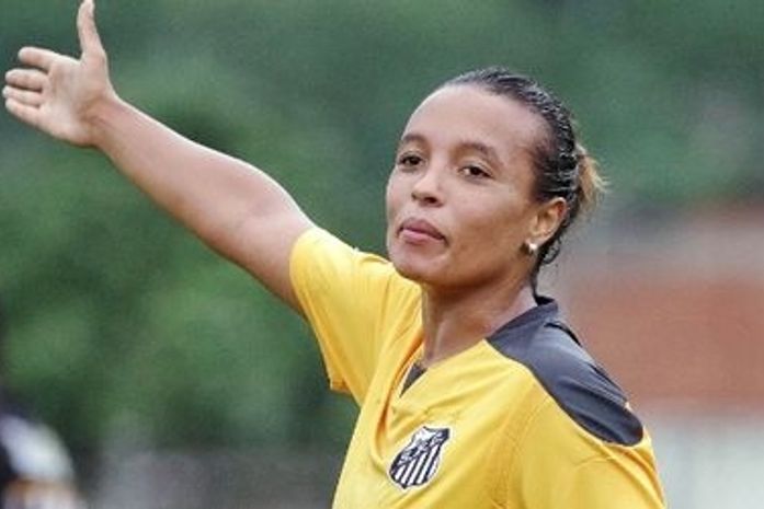 Jogadora presa por tentativa de furto foi expulsa do Santos por uso de drogas