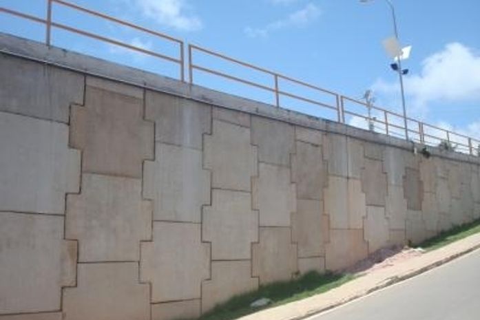 Assaltante pula da ponte para fugir da Polícia na Barra
