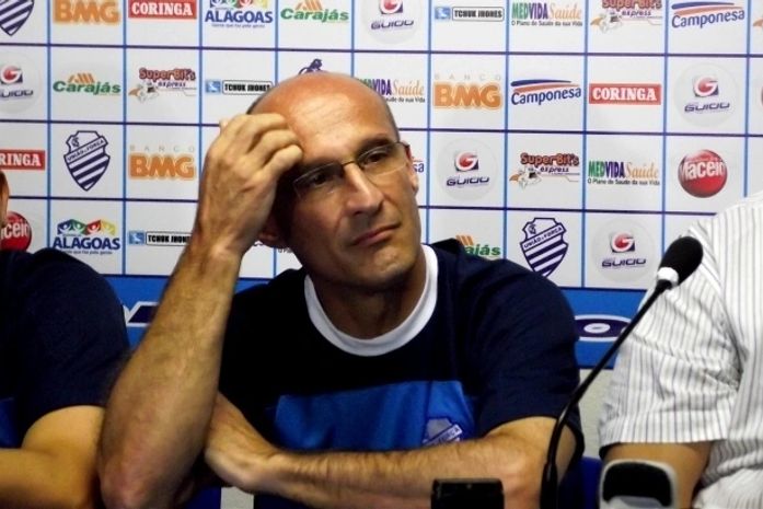 Com time forte no ataque e na defesa, técnico do CSA enaltece elenco