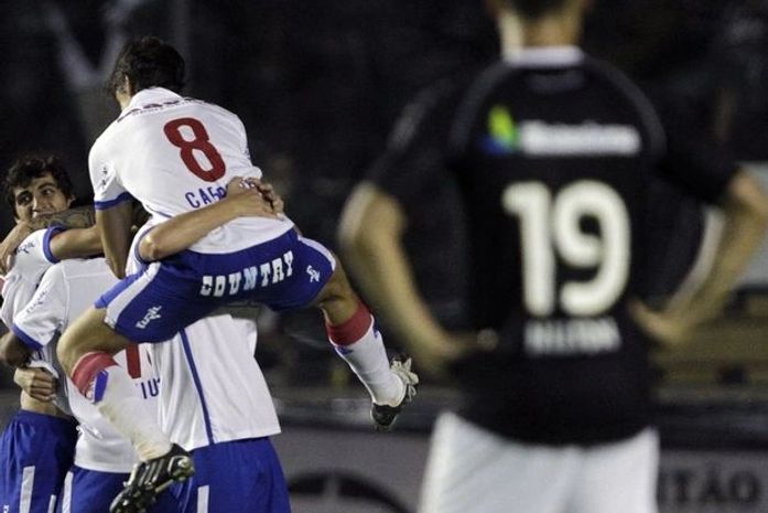 Vasco é surpreendido e perde do Nacional na estreia na Libertadores