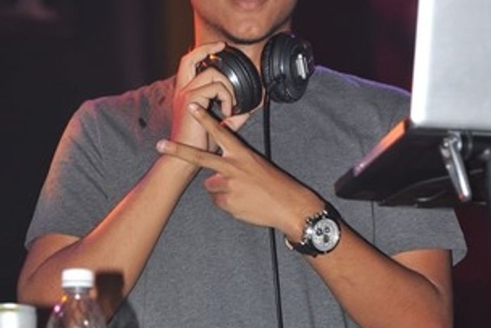 Filho de Tom Cruise faz comentário homofóbico no Twitter e perde agente