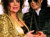 Acervo de Elizabeth Taylor é leiloado por 120 milhões de libras