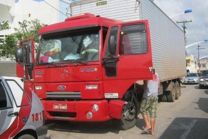 Sergio José(detalhe) foi atingido de raspão