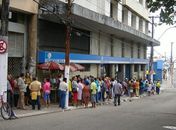 Sem condições de trabalho, servidores do INSS exigem mudança de prédio
