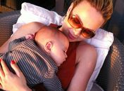 Eliana posta foto com filho, que completa seis meses hoje