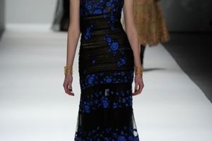 Tadashi Shoji mostra coleção inspirada no glamour do passado