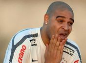 Corinthians confirma Douglas com a camisa 15; Adriano mantém a 10