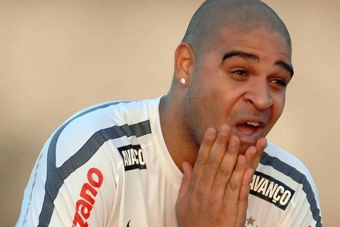 Corinthians confirma Douglas com a camisa 15; Adriano mantém a 10