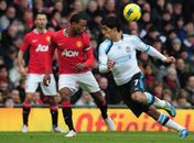 Em clássico polêmico, Rooney decide e Manchester bate Liverpool