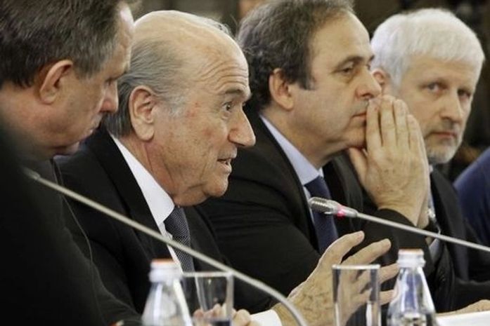 Fifa se incomoda com greves da PM e teme pausa na Copa 2014