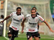 Corinthians domina, vence o São Paulo e mantém tabu