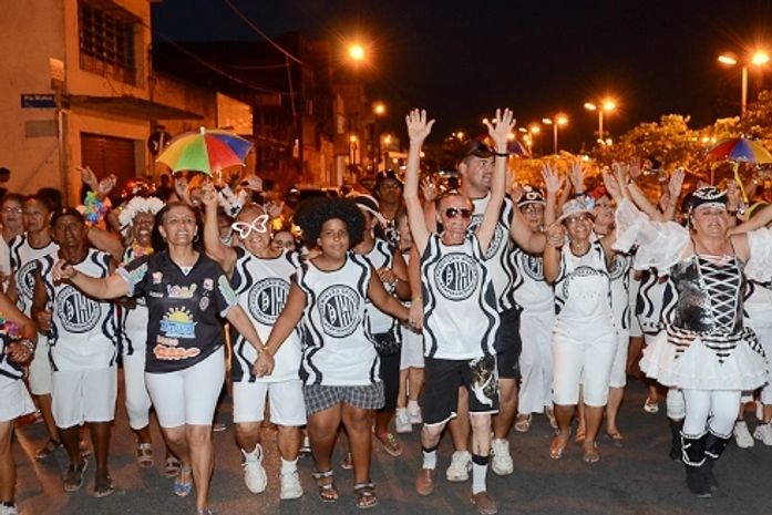 Arapiraquenses dão show de animação na Folia de Rua