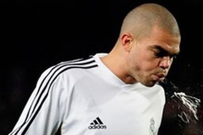 Alagoano diz que imprensa o trata como assassino, e Mou critica torcida do Real