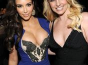Superdecotadas, Britney Spears e Kim Kardashian vão a festa