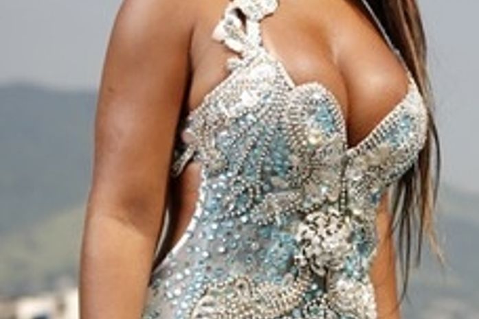 Rainha da Beija-Flor revela que nunca namorou: 'Nem eu sei por quê'