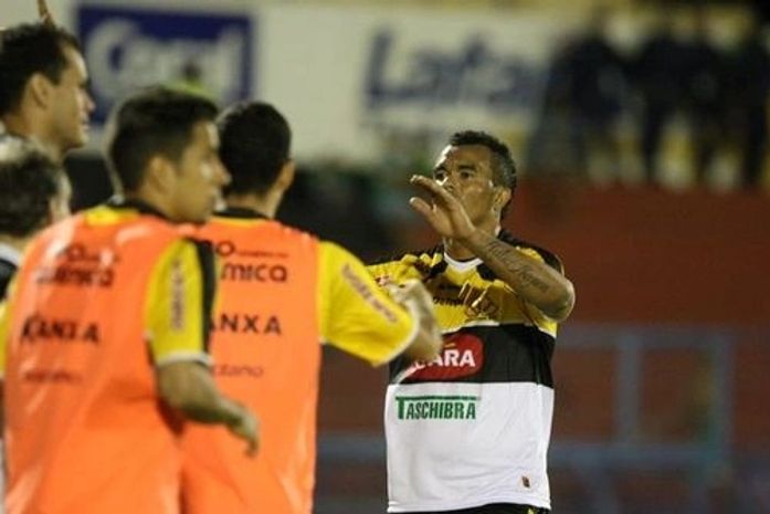 Alagoano Zé Carlos cobra reação da equipe do Criciúma no Catarinense