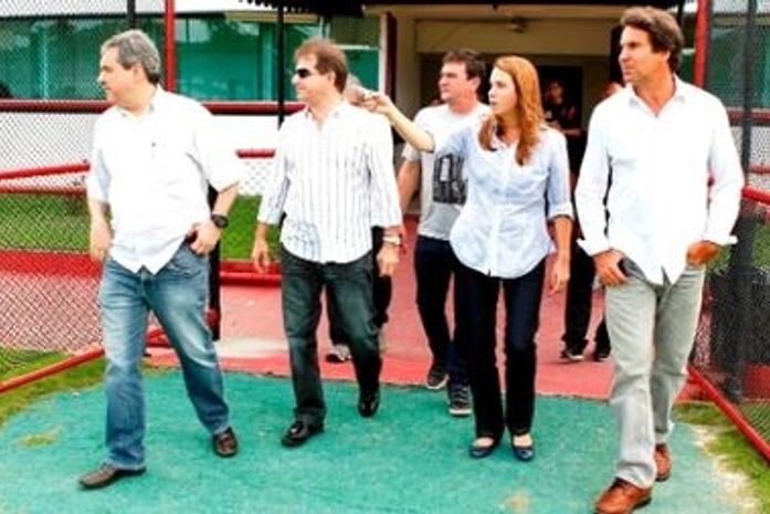 Andrés visita Gávea, "coloca" Tevez no Fla e nega boatos de queda de Teixeira