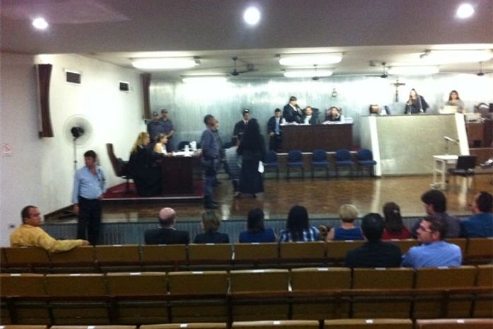 Termina primeiro dia de julgamento de acusado de matar Eloá