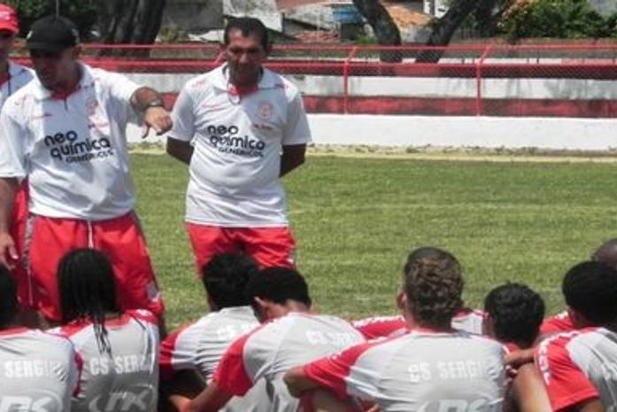 Com fama de durão, Celso Teixeira é apresentado no Sergipe