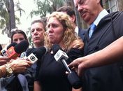 Mãe de Eloá deu entrevista a jornalistas na terça
após ser dispensada como testemunha