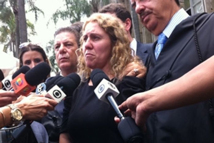 Mãe de Eloá deu entrevista a jornalistas na terça
após ser dispensada como testemunha