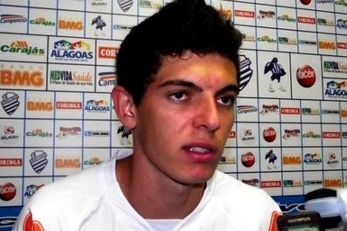 Jean Assis é apresentado no CSA