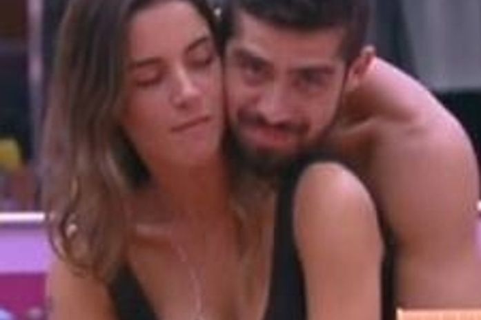 Yuri comemora três meses de namoro com Laisa no Twitter