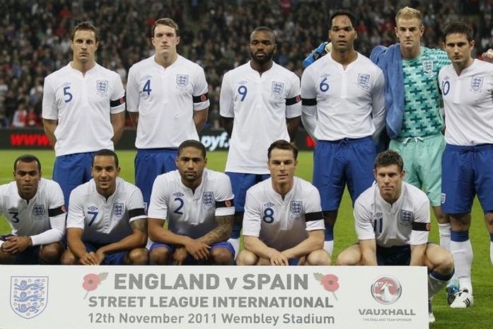 Inglaterra troca de uniforme após 8 jogos e enfurece torcedores