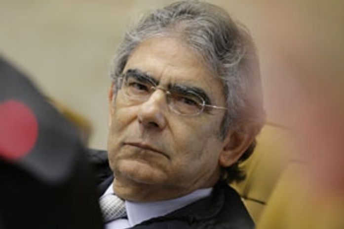 O ministro Ayres Britto no julgamento da Lei da
Ficha Limpa; ele deu o sexto voto favorável à
aplicação da lei