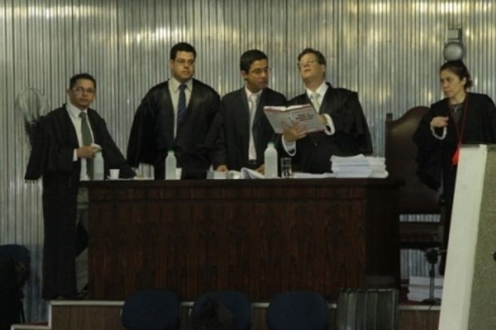 Lindemberg é condenado pela morte de Eloá e mais 11 crimes